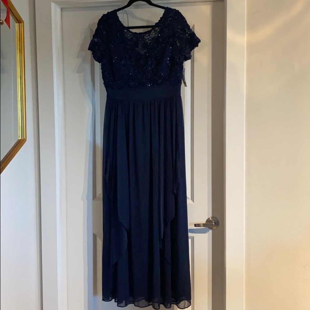 New with tags short sleeved formal dress